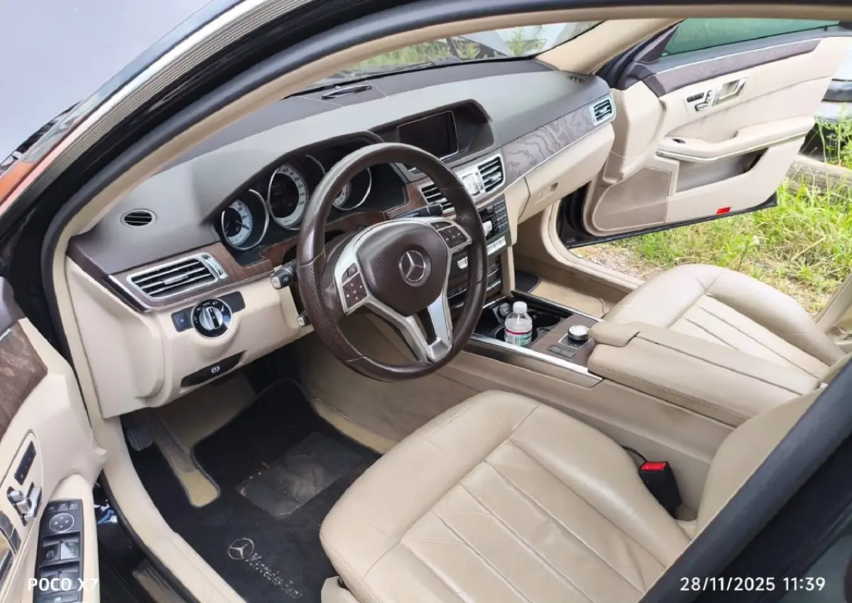 LOTE 008 - Automóvel Mercedes Benz - Modelo 2014 / E 350