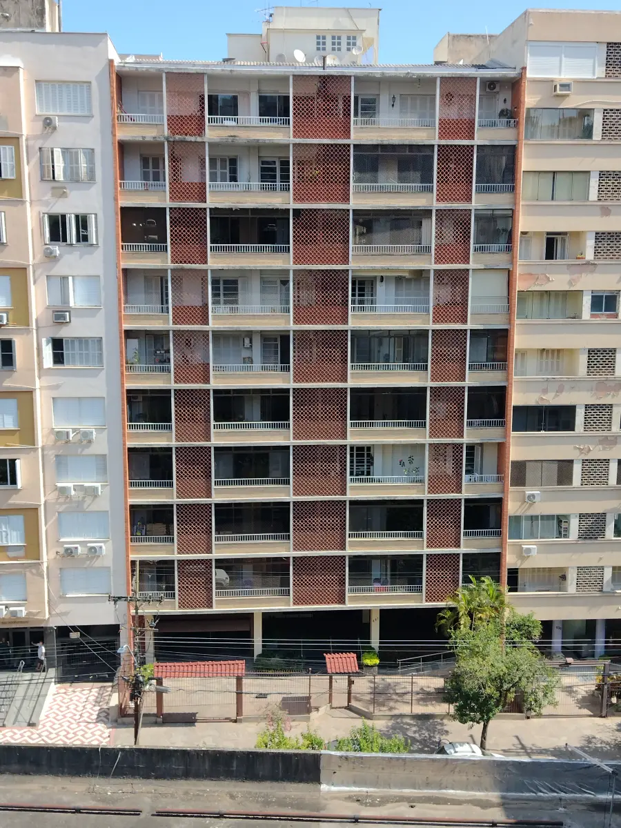 LOTE 001 - Segundo Leilão Judicial de Excelente Apartamento Amplo e Desocupado + Vaga de Garagem